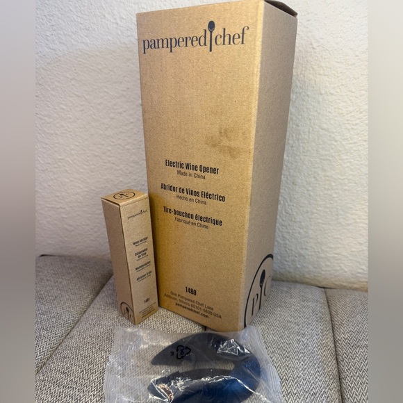 Electric Wine Opener + Wine Aerator Bundle — Pampered Chef - Picture 3 of 17